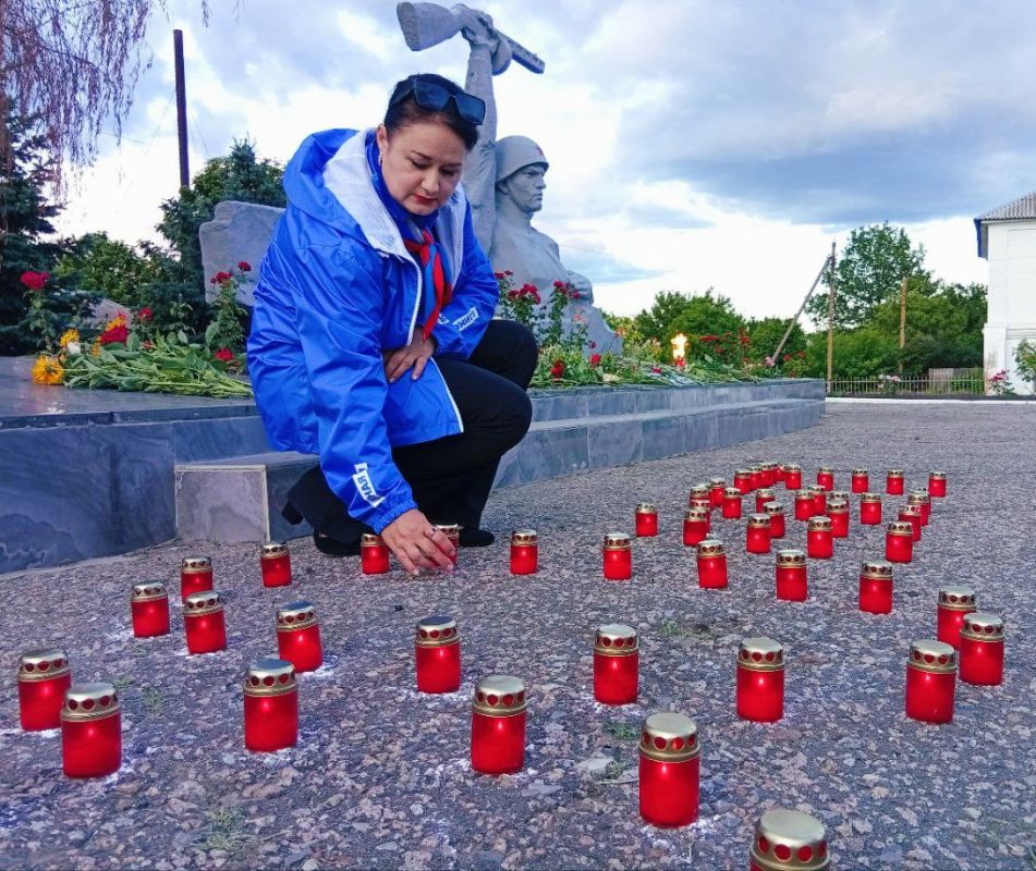В скорбную дату 22 июня 2025 года, когда Россия вспоминает начало Великой Отечественной войны, по всей стране проходят мемориальные мероприятия, в том числе Всероссийская акция "Огненные картины войны" и акция «Свеча... В скорбную дату 22 июня 2025 года, когда Россия вспоминает начало Великой Отечественной войны, по всей стране проходят мемориальные мероприятия, в том числе Всероссийская акция "Огненные картины войны" и акция «Свеча...