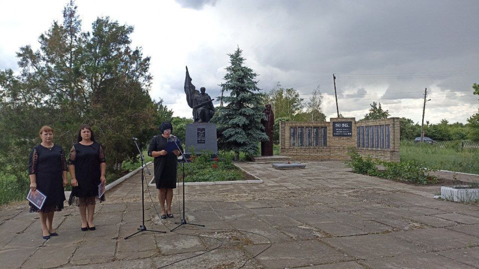 Сегодня в населенных пунктах Белокуракинского муниципального округа прошли памятные мероприятия и митинги, посвященные Дню памяти и скорби Сегодня в населенных пунктах Белокуракинского муниципального округа прошли памятные мероприятия и митинги, посвященные Дню памяти и скорби
