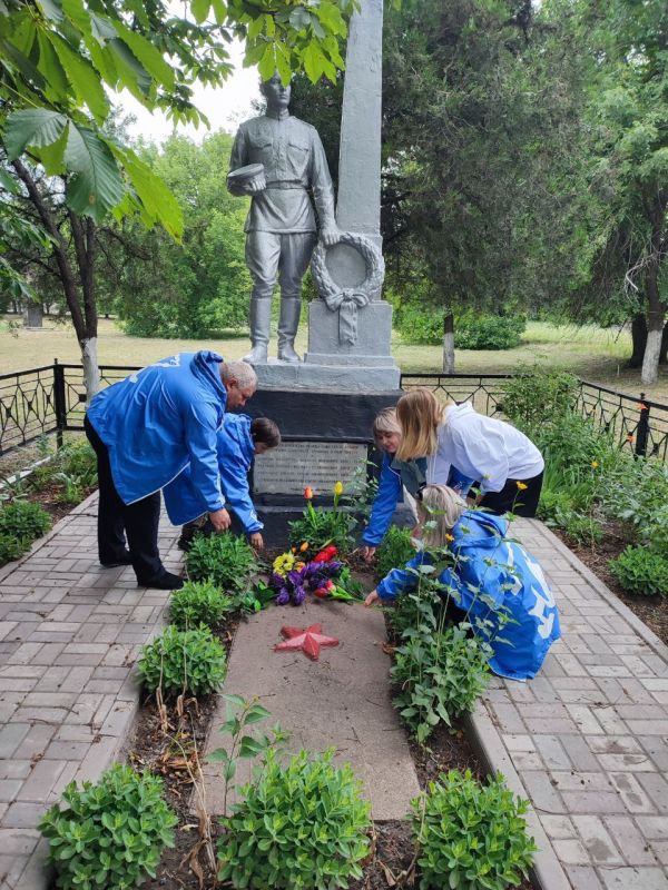 Мы помним. Ранним утром 22 июня 1941 года без объявления войны нацистская Германия вероломно напала на Советский Союз Мы помним. Ранним утром 22 июня 1941 года без объявления войны нацистская Германия вероломно напала на Советский Союз