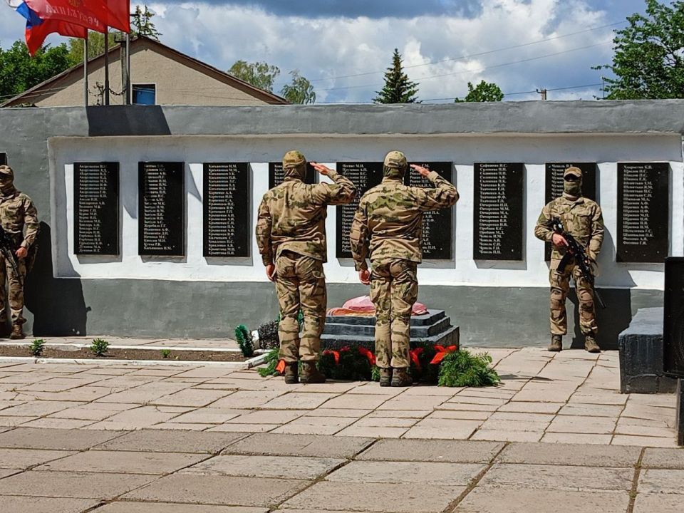 Сегодня, в День памяти и скорби, в селе Закотное Новопсковского округа состоялся митинг, посвященный 84-й годовщине начала Великой Отечественной войны Сегодня, в День памяти и скорби, в селе Закотное Новопсковского округа состоялся митинг, посвященный 84-й годовщине начала Великой Отечественной войны