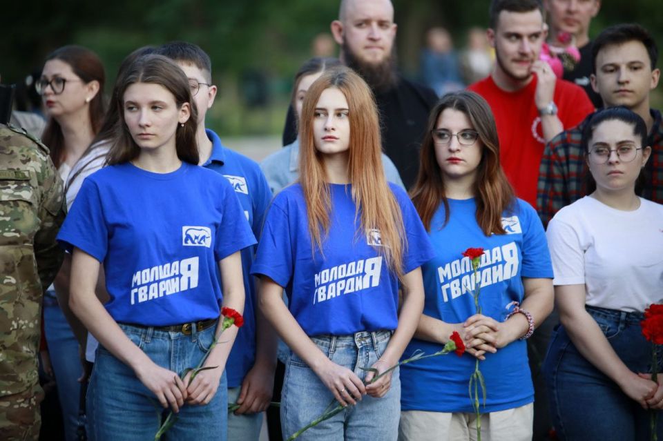 Молодая Гвардия присоединилась к акции «Огненные картины войны» Молодая Гвардия присоединилась к акции «Огненные картины войны»