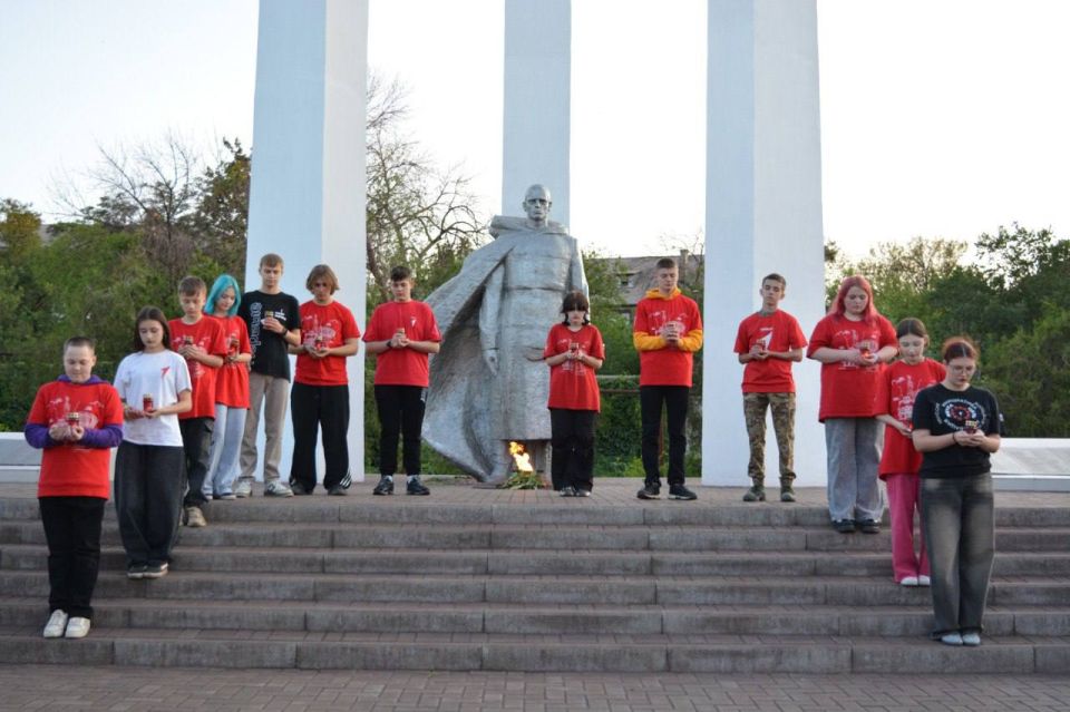 Сквозь годы к Победе: Алчевская молодежь почтила память героев Великой Отечественной войны Сквозь годы к Победе: Алчевская молодежь почтила память героев Великой Отечественной войны
