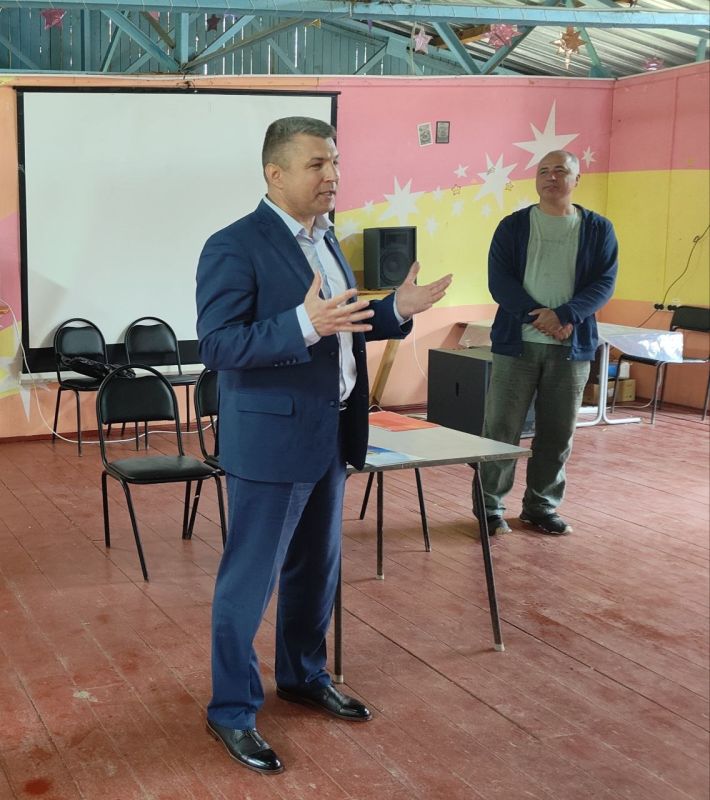 Константин Бутримов: Тепло сердец и яркие впечатления: Руководители РОСПРОФПРОМ встретились с детьми из ЛНР в лагере "Солнечный" Константин Бутримов: Тепло сердец и яркие впечатления: Руководители РОСПРОФПРОМ встретились с детьми из ЛНР в лагере "Солнечный"