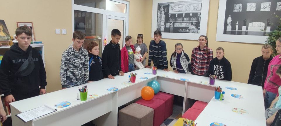В детском центре Перевальского районного исторического музея прошло значимое мероприятие для воспитанников школы-интерната, посвященное Дню памяти и скорби В детском центре Перевальского районного исторического музея прошло значимое мероприятие для воспитанников школы-интерната, посвященное Дню памяти и скорби