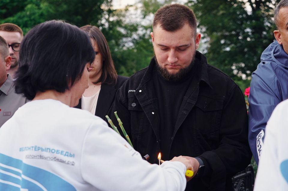 Вспомним тех, кто погиб в годы Великой Отечественной войны, защищая свою землю от фашизма Вспомним тех, кто погиб в годы Великой Отечественной войны, защищая свою землю от фашизма