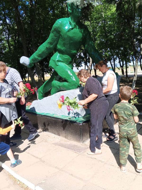 Сегодня в населенных пунктах Белокуракинского муниципального округа прошли памятные мероприятия и митинги, посвященные Дню памяти и скорби Сегодня в населенных пунктах Белокуракинского муниципального округа прошли памятные мероприятия и митинги, посвященные Дню памяти и скорби