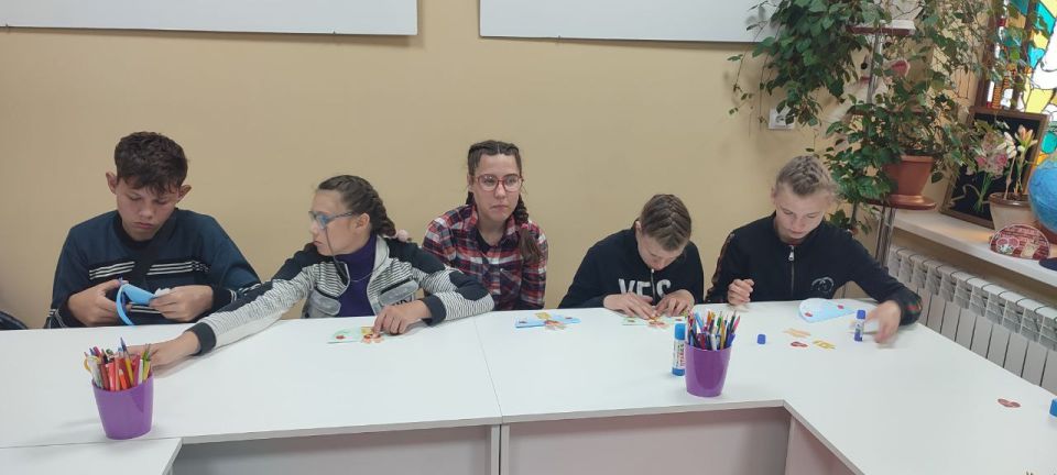 В детском центре Перевальского районного исторического музея прошло значимое мероприятие для воспитанников школы-интерната, посвященное Дню памяти и скорби В детском центре Перевальского районного исторического музея прошло значимое мероприятие для воспитанников школы-интерната, посвященное Дню памяти и скорби