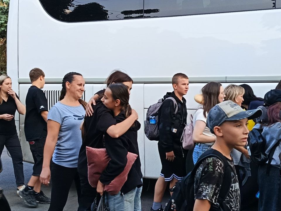 Второй поток детей благополучно вернулся домой из лагеря «Айвазовский" Второй поток детей благополучно вернулся домой из лагеря «Айвазовский"
