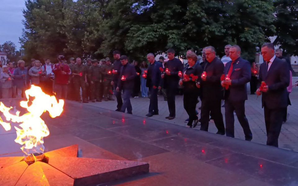 22 июня, в День памяти и скорби, Антрацитовский муниципальный округ присоединился к Всероссийской акции "Свеча памяти", посвященной 84-й годовщине начала Великой Отечественной войны 22 июня, в День памяти и скорби, Антрацитовский муниципальный округ присоединился к Всероссийской акции "Свеча памяти", посвященной 84-й годовщине начала Великой Отечественной войны