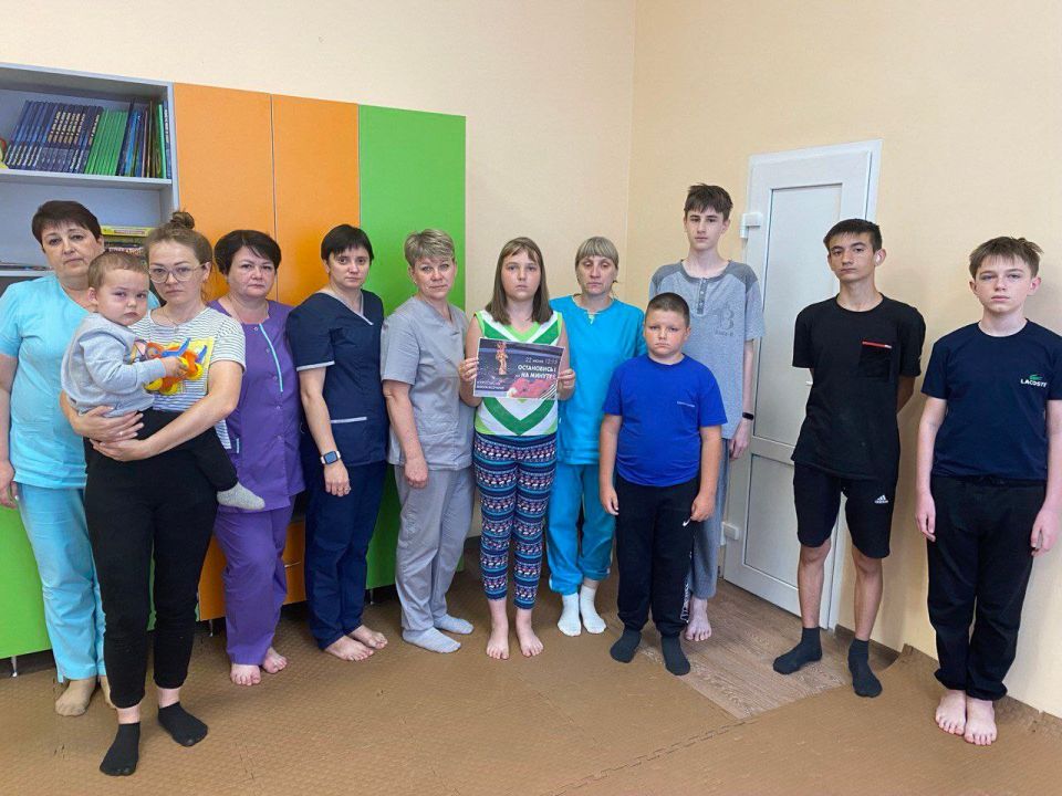 Сотрудники ГБУЗ "ЛРДКБ" ЛНР 22.06.25г. в 12:15 приняли участие в о Всероссийской акции "Минута молчания" Сотрудники ГБУЗ "ЛРДКБ" ЛНР 22.06.25г. в 12:15 приняли участие в о Всероссийской акции "Минута молчания"
