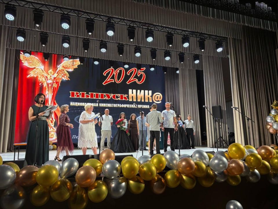 В обновленном волгоградцами Станично-Луганском ДК прошел выпускной вечер В обновленном волгоградцами Станично-Луганском ДК прошел выпускной вечер