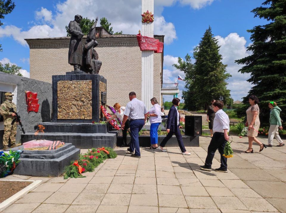Сегодня, в День памяти и скорби, в селе Закотное Новопсковского округа состоялся митинг, посвященный 84-й годовщине начала Великой Отечественной войны Сегодня, в День памяти и скорби, в селе Закотное Новопсковского округа состоялся митинг, посвященный 84-й годовщине начала Великой Отечественной войны