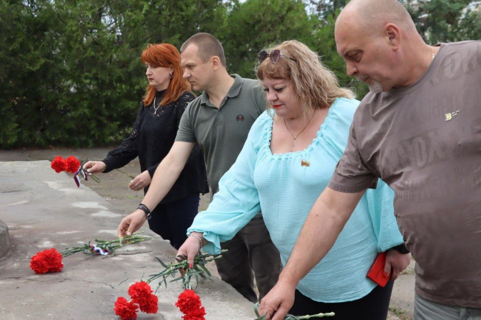 В Северодонецке почтили память павших в годы Великой Отечественной войны В Северодонецке почтили память павших в годы Великой Отечественной войны