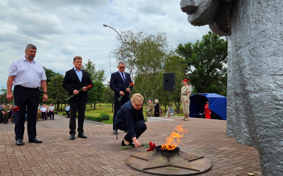 Город склонил голову в память о павших героях Великой Отечественной войны Город склонил голову в память о павших героях Великой Отечественной войны