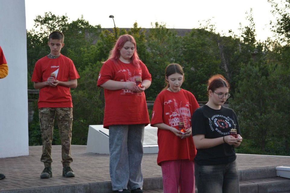 Сквозь годы к Победе: Алчевская молодежь почтила память героев Великой Отечественной войны Сквозь годы к Победе: Алчевская молодежь почтила память героев Великой Отечественной войны