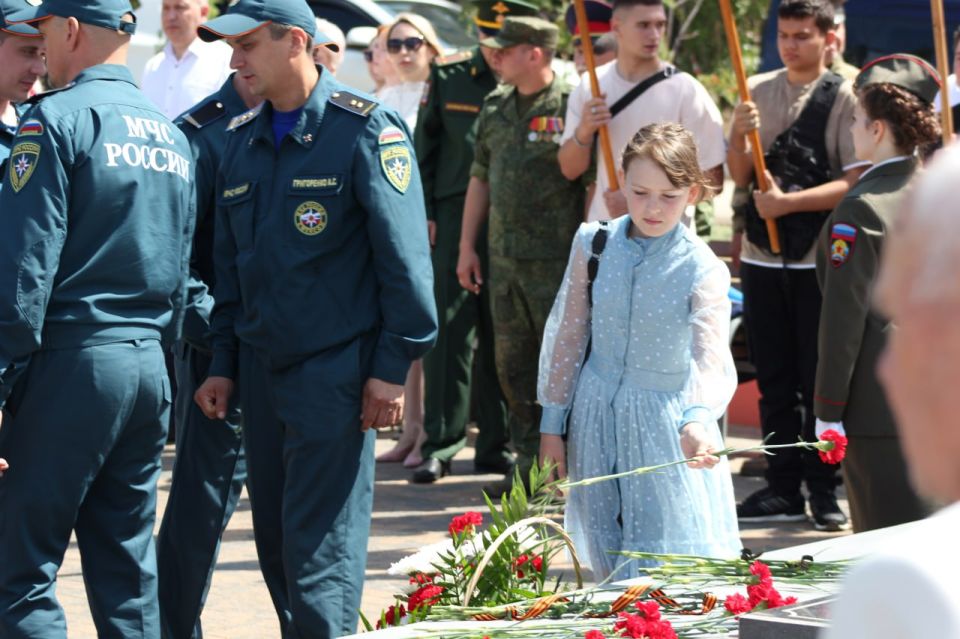 Делимся трогательными моментами с митинга в честь Дня памяти и скорби в городе Краснодоне Делимся трогательными моментами с митинга в честь Дня памяти и скорби в городе Краснодоне