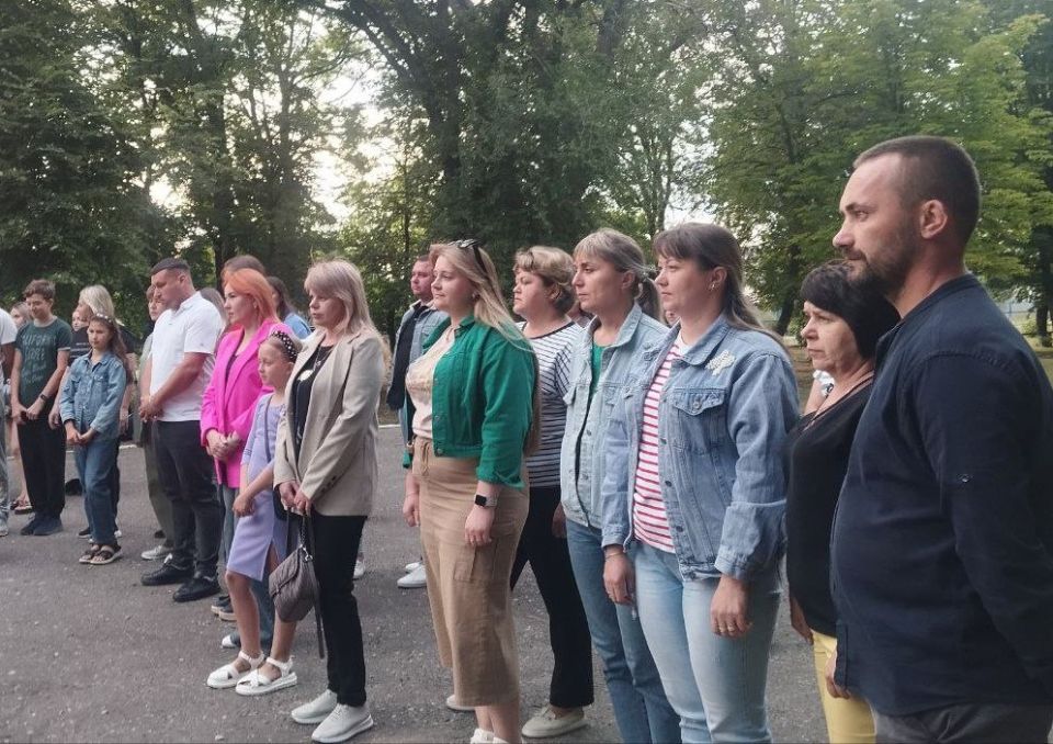 Белокуракинцы собрались у Вечного огня, чтобы принять участие в акции "Свечи памяти", посвященной Дню памяти и скорби Белокуракинцы собрались у Вечного огня, чтобы принять участие в акции "Свечи памяти", посвященной Дню памяти и скорби