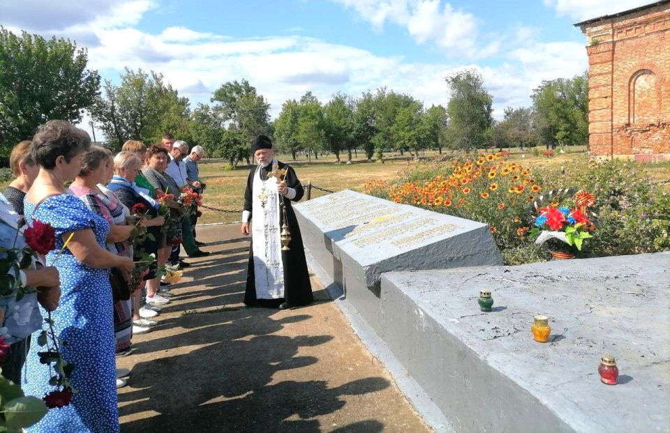 Патриотическая акция «Пусть свечи памяти горят» прошла в Литвиновке в преддверии Дня памяти и скорби