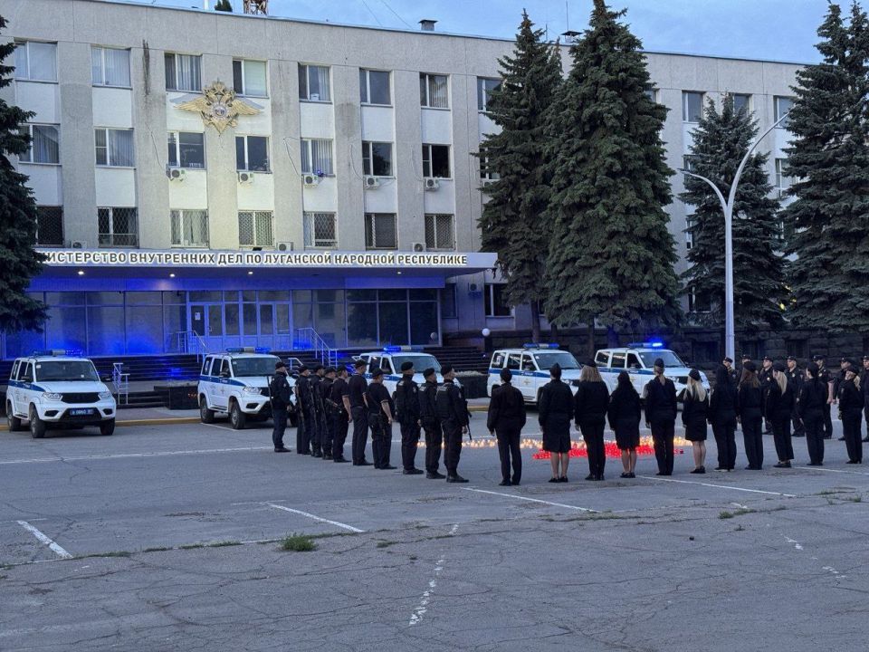Сотрудники МВД по Луганской Народной Республике приняли участие во Всероссийской патриотической акции «Свеча памяти» Сотрудники МВД по Луганской Народной Республике приняли участие во Всероссийской патриотической акции «Свеча памяти»