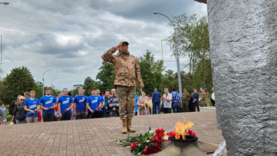 Город склонил голову в память о павших героях Великой Отечественной войны Город склонил голову в память о павших героях Великой Отечественной войны