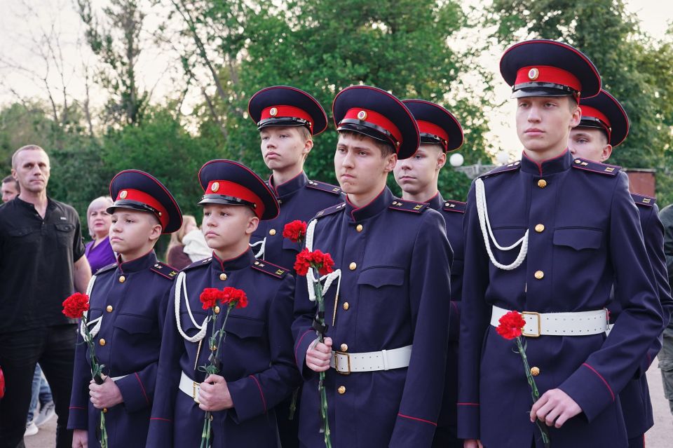 Вспомним тех, кто погиб в годы Великой Отечественной войны, защищая свою землю от фашизма Вспомним тех, кто погиб в годы Великой Отечественной войны, защищая свою землю от фашизма