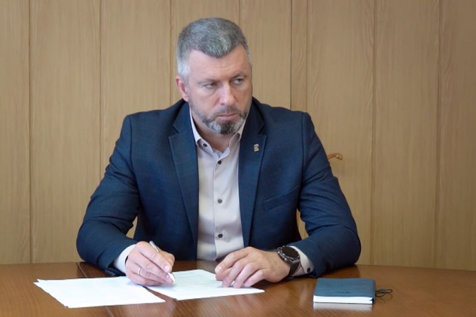 Андрей Сухачев: Рабочую неделю начали с аппаратного совещания Андрей Сухачев: Рабочую неделю начали с аппаратного совещания