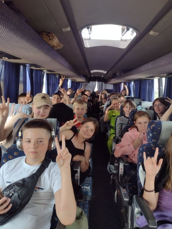 100 школьников Белокуракинского округа отправились в детский оздоровительный лагерь "Жемчужина" 100 школьников Белокуракинского округа отправились в детский оздоровительный лагерь "Жемчужина"