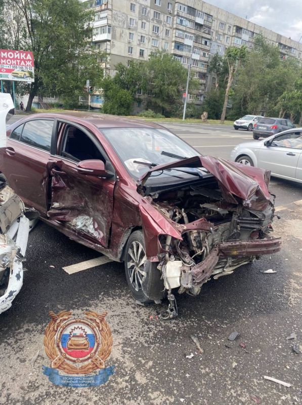 В Луганске ДТП с тремя авто: есть пострадавшие В Луганске ДТП с тремя авто: есть пострадавшие