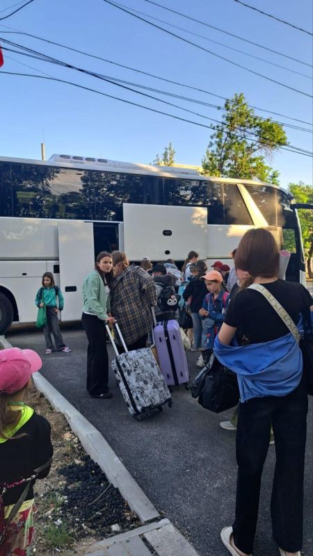 Ребята из ЛНР вернулись с отдыха в Феодосии Ребята из ЛНР вернулись с отдыха в Феодосии