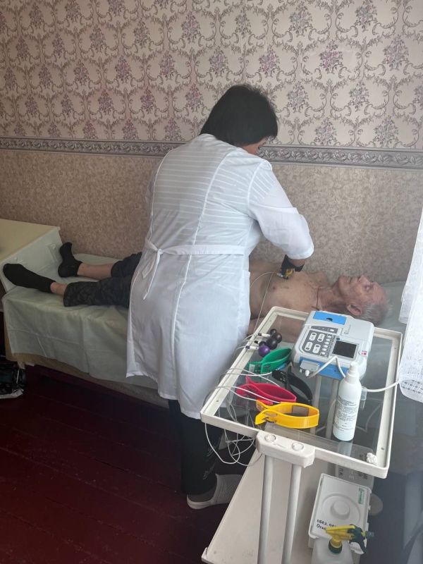 Специалисты из Свердловской городской больницы провели выездной прием в с. Д. Ермаковка Специалисты из Свердловской городской больницы провели выездной прием в с. Д. Ермаковка