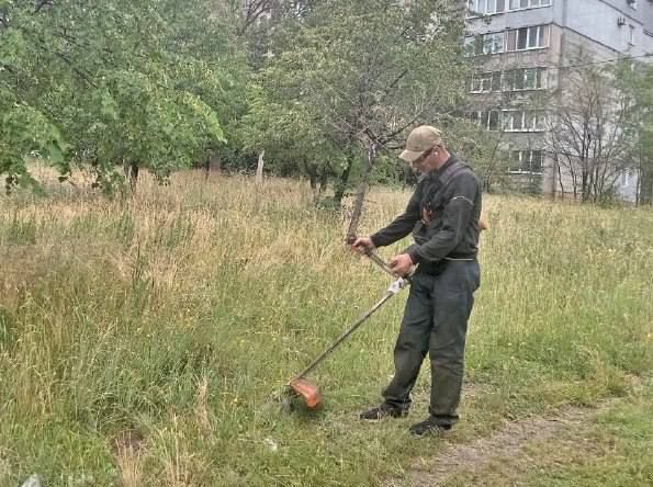 Коммунальные службы проводят работы на территории города Коммунальные службы проводят работы на территории города