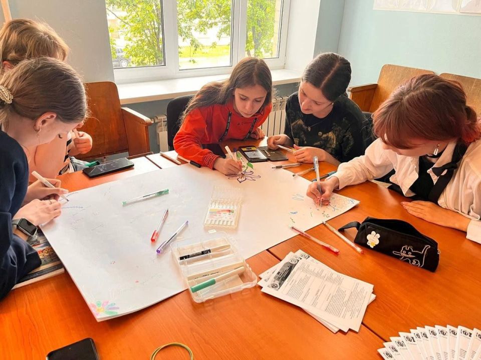 Студенты Стахановского инженерно-педагогического институтом ЛГУ им. В. Даля поблагодарили омичей за письма и общение Студенты Стахановского инженерно-педагогического институтом ЛГУ им. В. Даля поблагодарили омичей за письма и общение