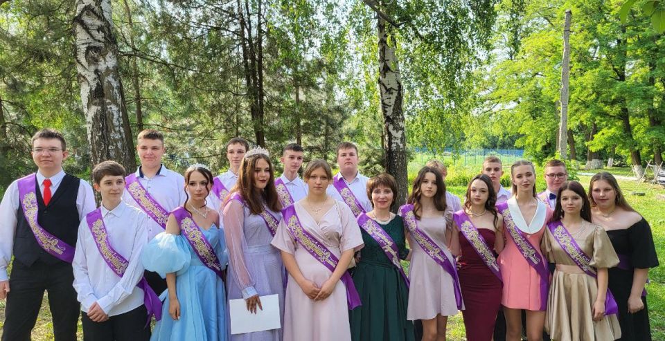 В Краснолучском округе продолжаются торжественные мероприятия, посвящённые окончанию учебного года В Краснолучском округе продолжаются торжественные мероприятия, посвящённые окончанию учебного года