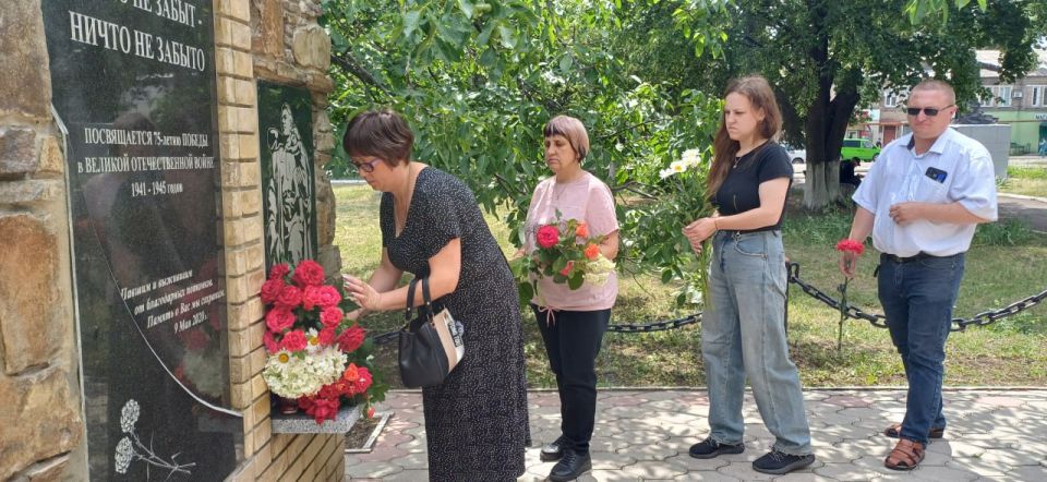 День памяти и скорби – это день единения, его проводят в тишине и воспоминаниях День памяти и скорби – это день единения, его проводят в тишине и воспоминаниях