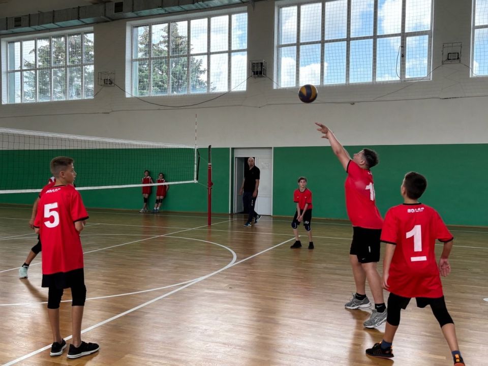 В Лутугинской спортивной школе состоялось первенство по волейболу среди девушек и юношей В Лутугинской спортивной школе состоялось первенство по волейболу среди девушек и юношей
