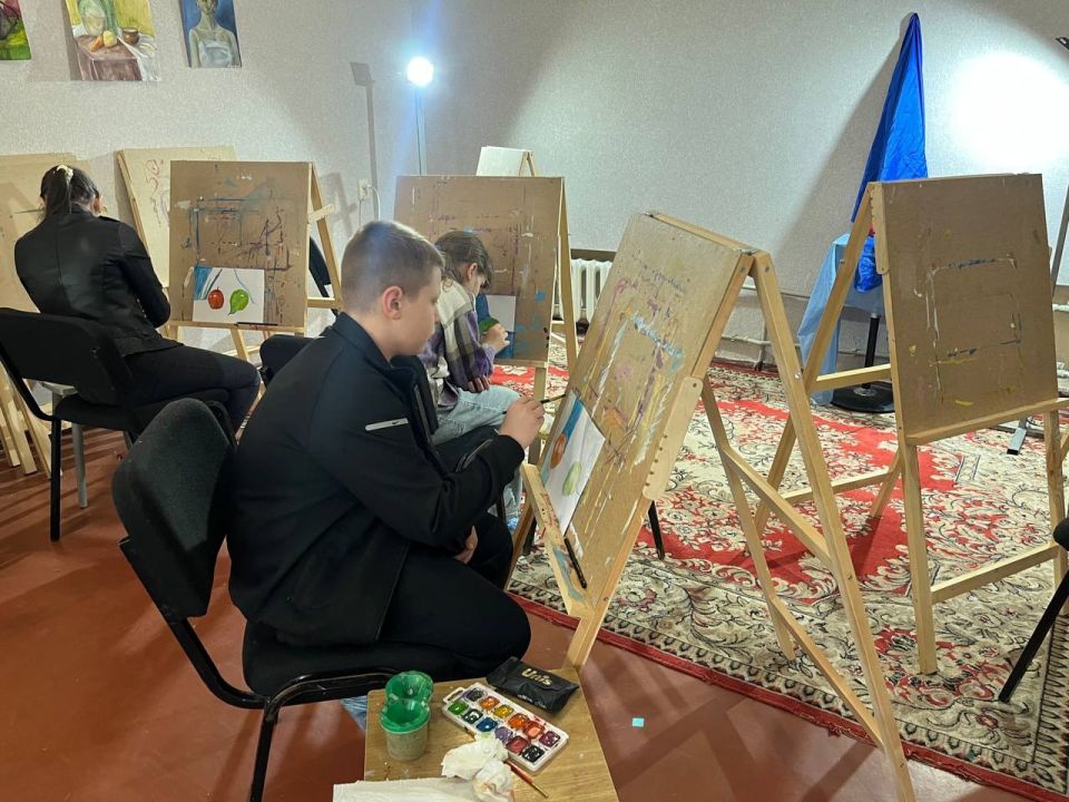 Сегодня в Детской школе искусств №2 г.Ровеньки побывали ребята из пришкольного летнего лагеря школы #9 им. Л.Г. Шевцовой Сегодня в Детской школе искусств №2 г.Ровеньки побывали ребята из пришкольного летнего лагеря школы #9 им. Л.Г. Шевцовой