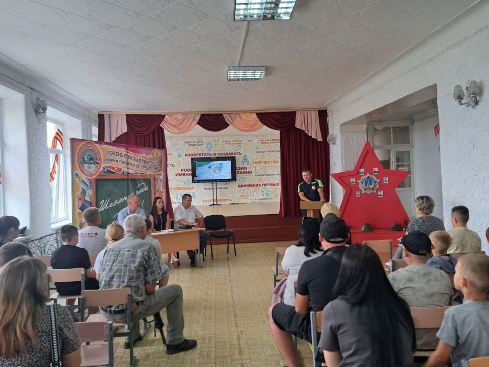 Профилактика ДТП с детьми: Специалисты Гостехнадзора провели профилактическую беседу для предотвращения дорожно-транспортных происшествий Профилактика ДТП с детьми: Специалисты Гостехнадзора провели профилактическую беседу для предотвращения дорожно-транспортных происшествий