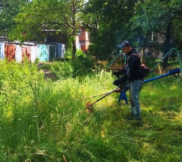Коммунальные службы проводят работы на территории города Коммунальные службы проводят работы на территории города