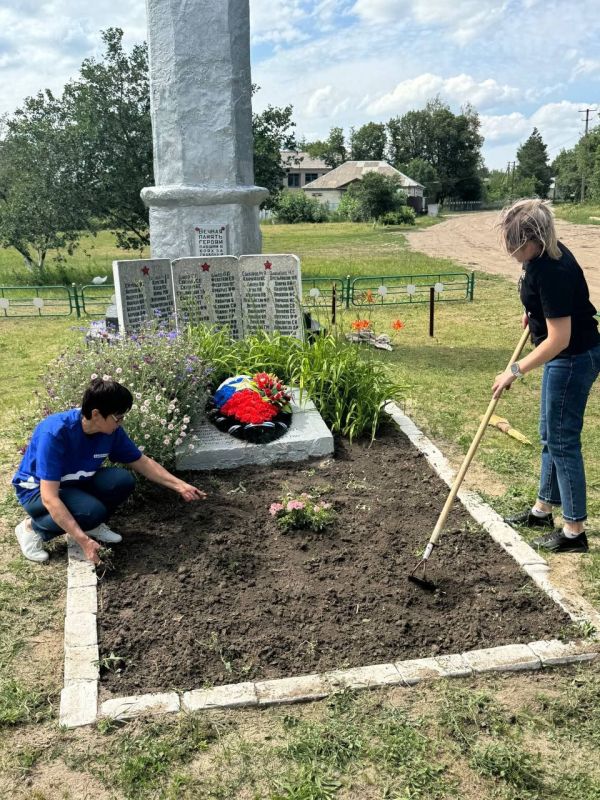 Активисты «Единой России» проводят субботники в родных городах и поселках Активисты «Единой России» проводят субботники в родных городах и поселках