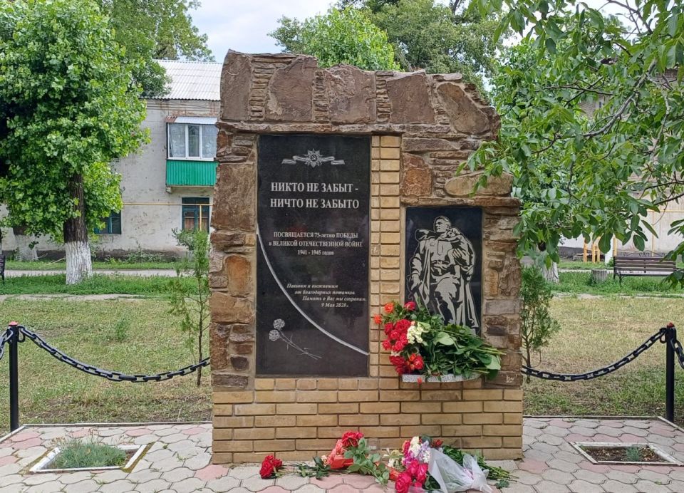 День памяти и скорби – это день единения, его проводят в тишине и воспоминаниях День памяти и скорби – это день единения, его проводят в тишине и воспоминаниях
