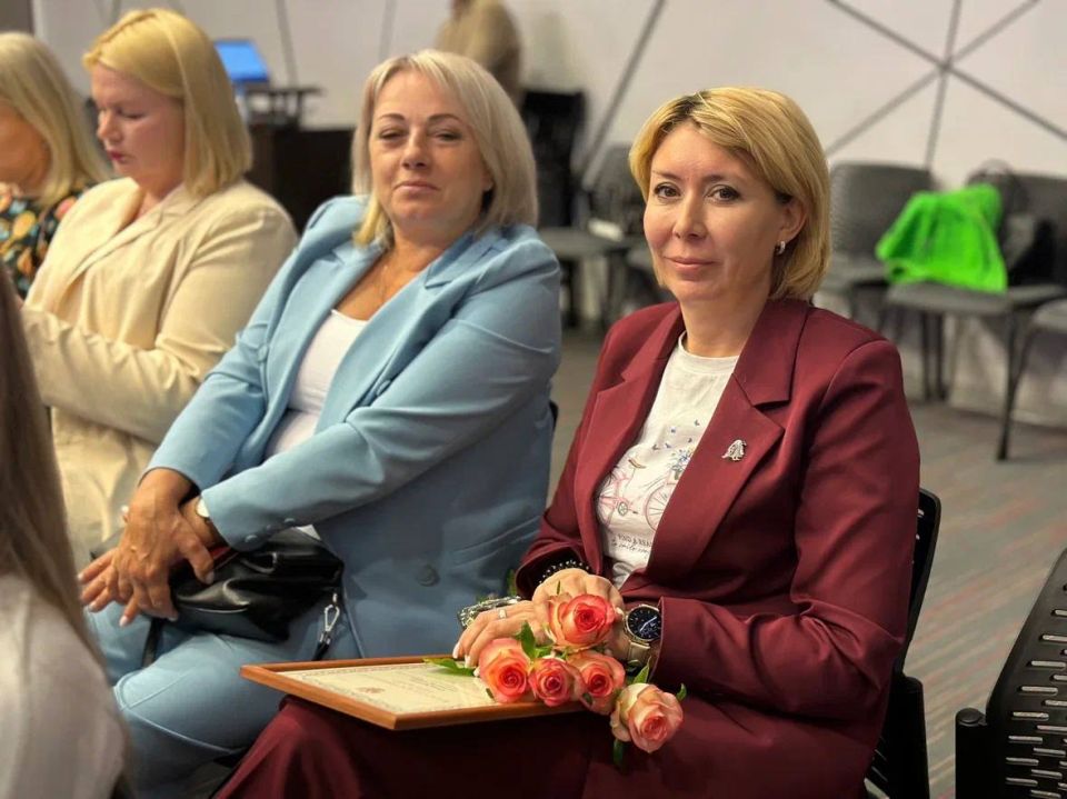 Дарья Лантратова: Ювелирная столица России — каждое второе изделие российского производства выпускают именно здесь, колыбель Дома Романовых — в Ипатьевском монастыре в 1612 году скрывался будущий царь Михаил Романов, малая... Дарья Лантратова: Ювелирная столица России — каждое второе изделие российского производства выпускают именно здесь, колыбель Дома Романовых — в Ипатьевском монастыре в 1612 году скрывался будущий царь Михаил Романов, малая...