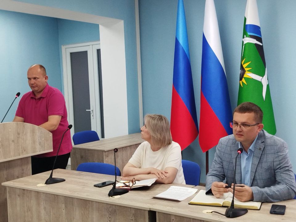 23 июня в зале заседаний Администрации состоялось расширенное аппаратное совещание, в ходе которого были рассмотрены ряд вопросов 23 июня в зале заседаний Администрации состоялось расширенное аппаратное совещание, в ходе которого были рассмотрены ряд вопросов