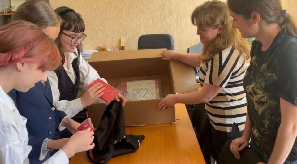 Студенты Стахановского инженерно-педагогического институтом ЛГУ им. В. Даля поблагодарили омичей за письма и общение Студенты Стахановского инженерно-педагогического институтом ЛГУ им. В. Даля поблагодарили омичей за письма и общение