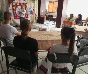 В Фабричненском сельском доме культуры состоялась игра-викторина для молодежи ко Дню дружбы и единению славян «Это славянский мир» В Фабричненском сельском доме культуры состоялась игра-викторина для молодежи ко Дню дружбы и единению славян «Это славянский мир»