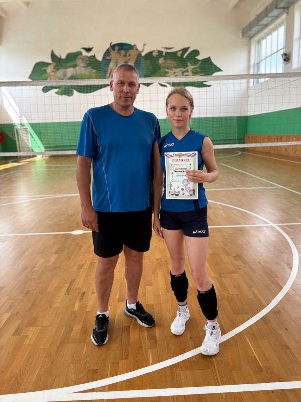 В Лутугинской спортивной школе состоялось первенство по волейболу среди девушек и юношей В Лутугинской спортивной школе состоялось первенство по волейболу среди девушек и юношей