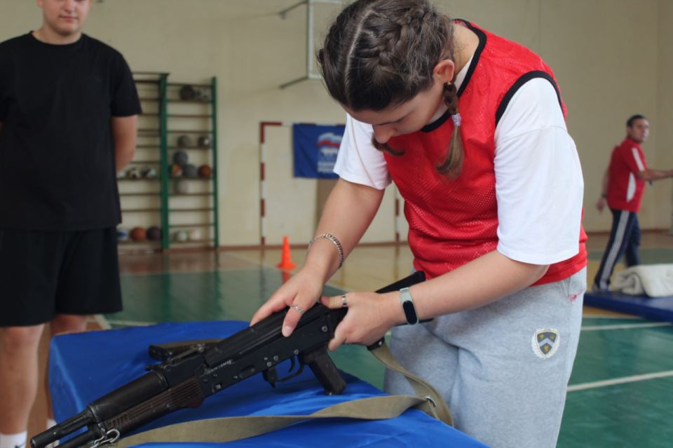 В программу военно-спортивной эстафеты спортивного марафона «Сила России» вошли: В программу военно-спортивной эстафеты спортивного марафона «Сила России» вошли: