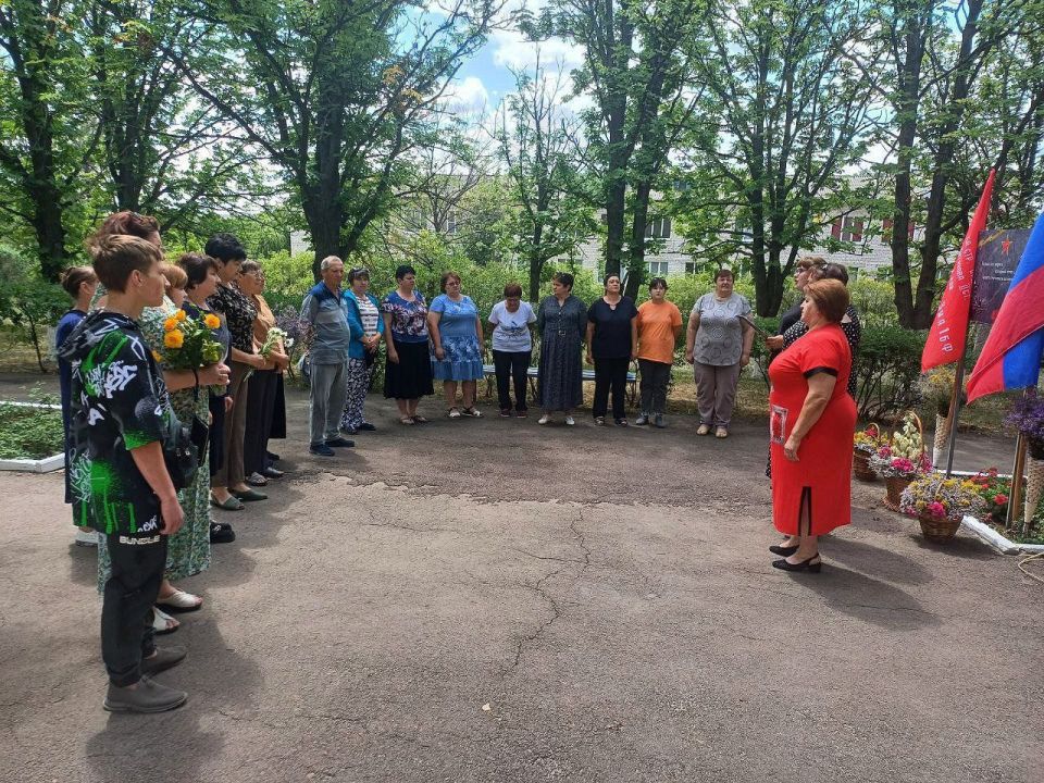 В селе Бобриково на Аллее Славы собрались местные жители и гости села почтить память погибших в годы Великой Отечественной войны В селе Бобриково на Аллее Славы собрались местные жители и гости села почтить память погибших в годы Великой Отечественной войны