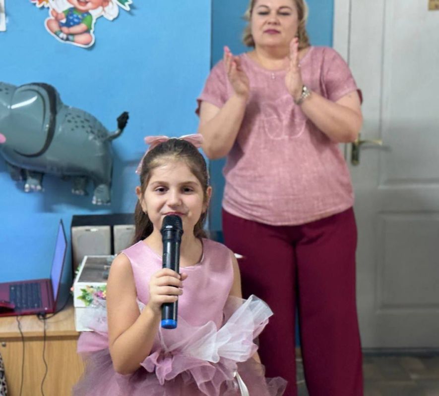 В Ровеньковской школе № 9 день начался с торжественной линейки, посвященной закрытию летней тематической досуговой площадки «ДЖУМАНЖИ» В Ровеньковской школе № 9 день начался с торжественной линейки, посвященной закрытию летней тематической досуговой площадки «ДЖУМАНЖИ»