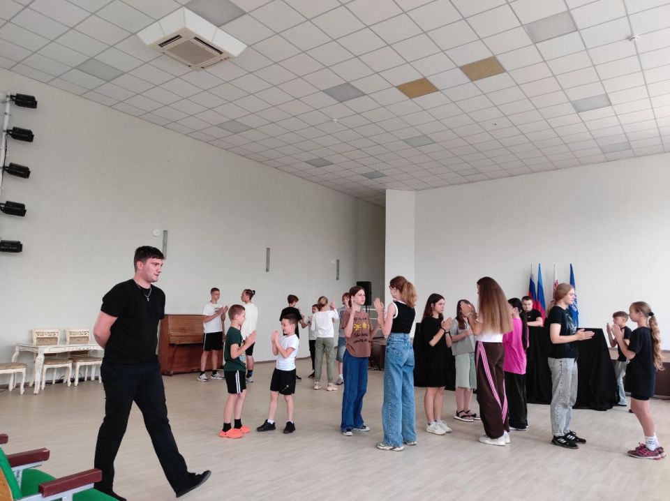 Летняя спортивно-досуговая площадка в Северодонецкой спортивной школе №1 Летняя спортивно-досуговая площадка в Северодонецкой спортивной школе №1
