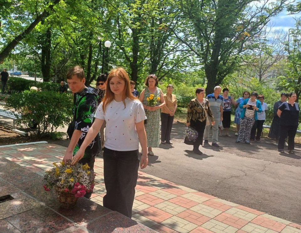 В селе Бобриково на Аллее Славы собрались местные жители и гости села почтить память погибших в годы Великой Отечественной войны В селе Бобриково на Аллее Славы собрались местные жители и гости села почтить память погибших в годы Великой Отечественной войны